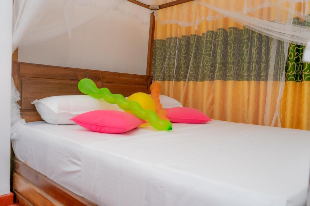 Rainforest Holiday Inn دينيايا المظهر الخارجي الصورة